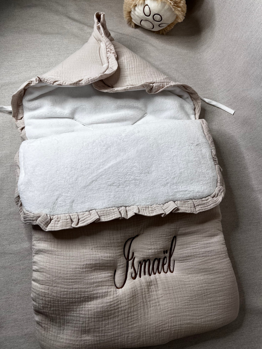 Nid ange adapté au siège auto