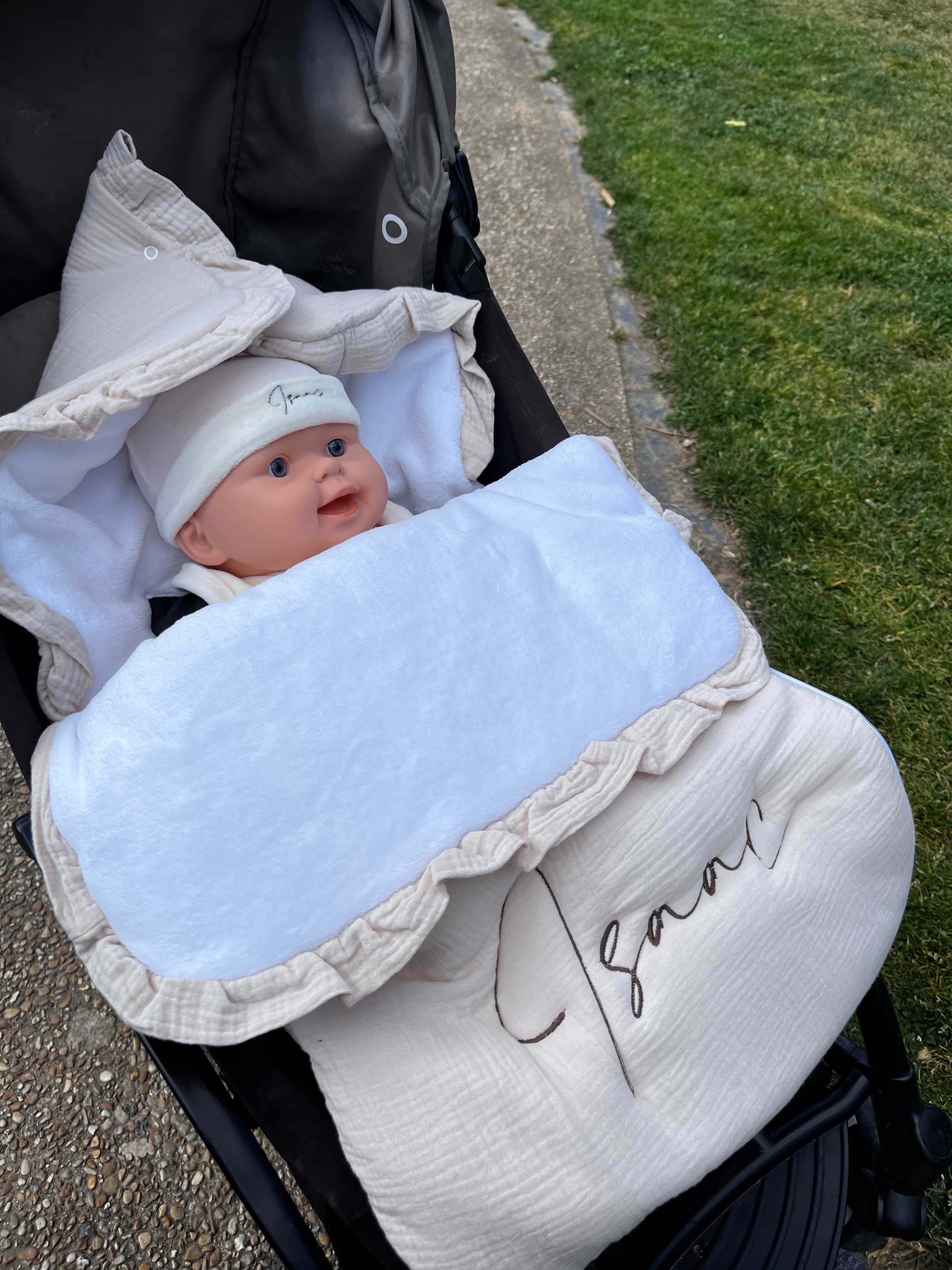 Nid ange adapté au siège auto